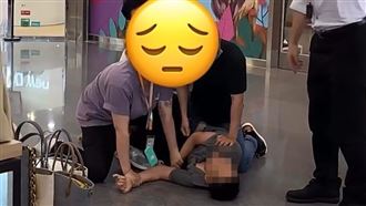 新／苗栗男衝百貨鬧事！咬櫃員遭強制送醫