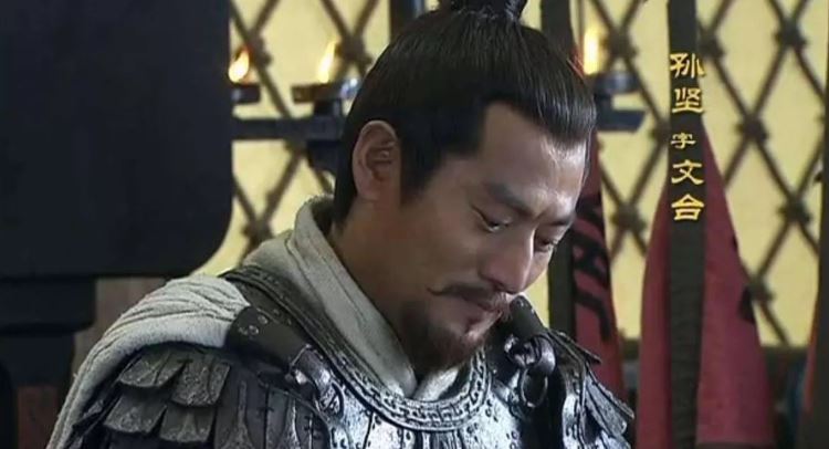 「關雲長溫酒斬華雄」史無其事,真正斬殺華雄的人是被譽為「江東猛虎」的孫堅。(影視示意圖/翻攝自百度百科)