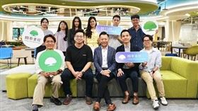 國泰金控運用開源小型語言模型（SLM），透過全合成資料進行訓練，提升AI對台灣在地金融語境的判讀精準度。此舉不僅簡化系統維運，更在合規前提下優化客戶意圖判斷，為智慧金融服務的落地應用奠定重要技術基礎。（圖／國泰金提供） 