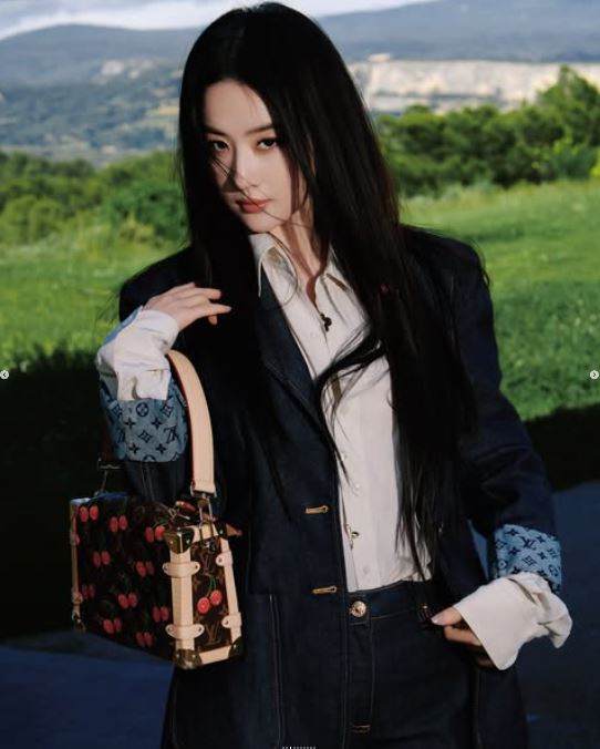劉亦菲不願意為了盲目維持曝光率或作品數量,而違背自己對藝術的初心。(圖/翻攝自劉亦菲IG)