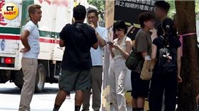 沈玉琳才大病初癒復工，卻被目擊在「63禁煙節」於台北市西門町禁菸區三度使用加熱菸裝置。（圖／本刊攝影組）