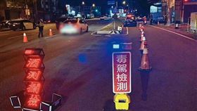 面對近來層出不窮的毒駕問題，警方為加強打擊力道，廣設毒駕攔檢點，近乎每晚掃蕩查緝。（彰化縣警局提供）
