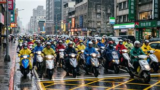 雨天騎車神器！套上去「小腿以下全乾爽」