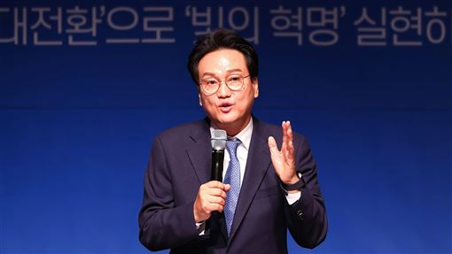 《鐵拳教育》燒進政壇　韓教育首長發聲