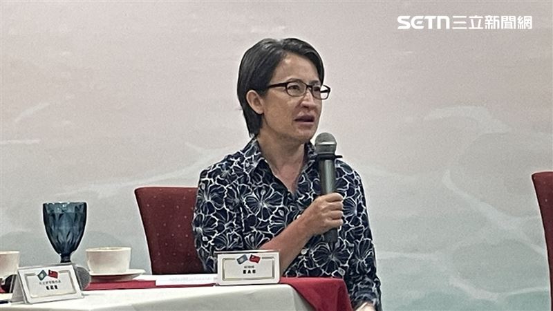 蕭美琴和記者茶敘分享出訪帛琉成果。（圖／帛琉隨團記者黎冠志攝影）