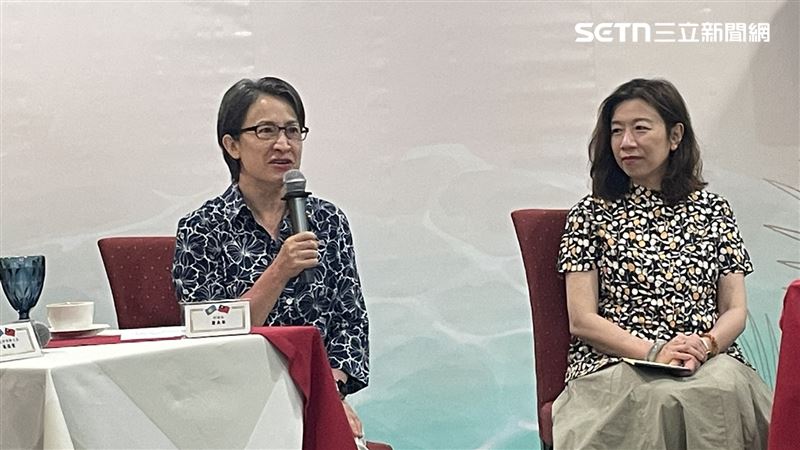 蕭美琴和記者茶敘分享出訪帛琉成果。（圖／帛琉隨團記者黎冠志攝影）