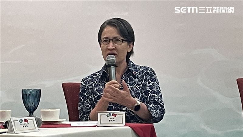 蕭美琴和記者茶敘分享出訪帛琉成果。（圖／帛琉隨團記者黎冠志攝影）