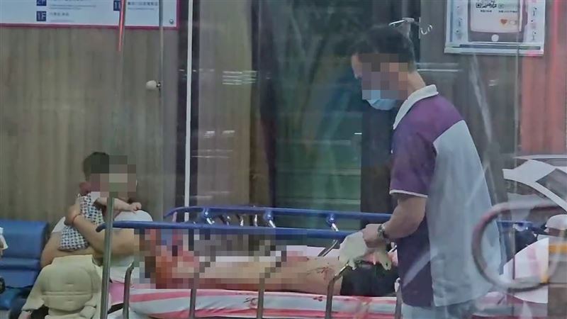 卡拉OK店亂鬥 少年撂人尋仇反遭利刃捅肚