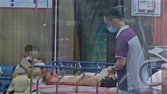 卡拉OK店亂鬥　少年撂人尋仇反遭利刃捅肚