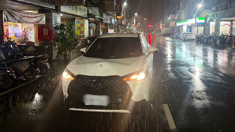 林婦所開的車。(圖/翻攝畫面)