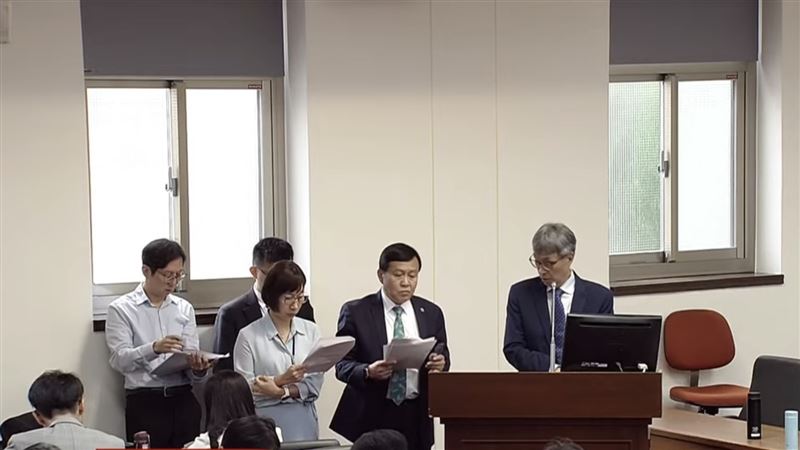針對美國花生即將零關稅進口台灣，國民黨立委張嘉郡要求農業部轉作金要提高到十萬五千元，農業部長陳駿季強調，轉作金有其公平性，一次調高三倍對其他農作不公平。（圖／翻攝國會頻道）