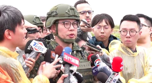 「海馬士」首度西海岸實彈射擊，陸軍58砲指部參謀主任翁一銘上校受訪（圖／翻攝畫面）