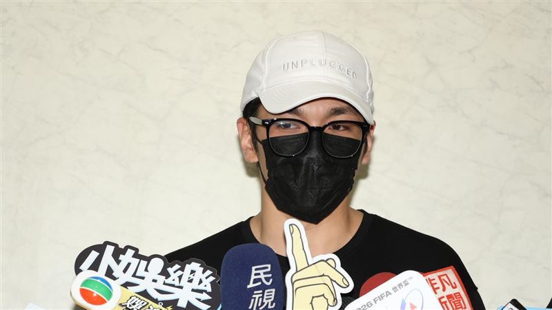 吳政澔弔唁。(圖/記者鄭孟晃攝影)