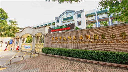 新／板橋溪洲國小禮堂竄火煙　師生急疏散