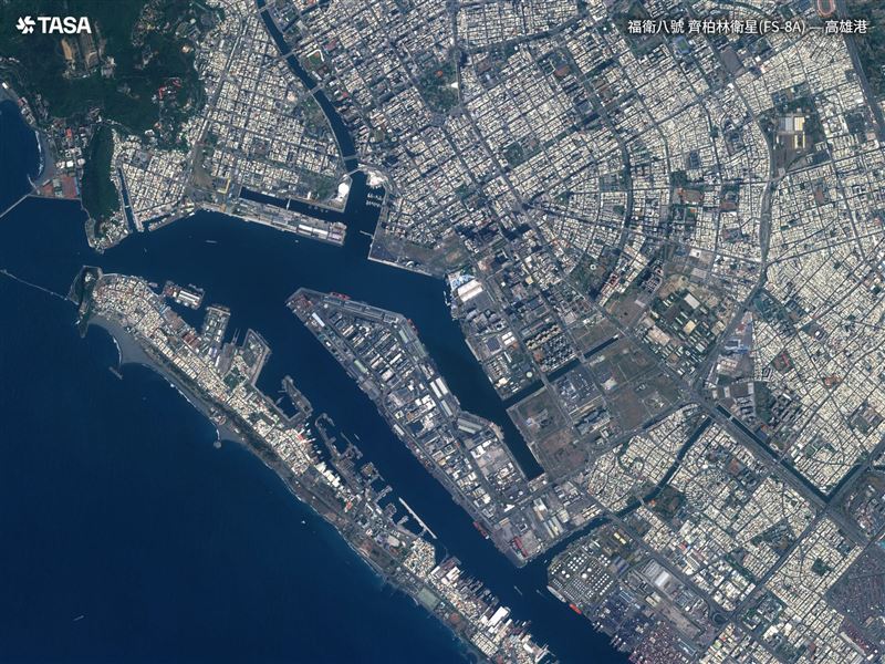 高雄港。(圖/國家太空中心TASA)