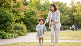 挑選兒童營養補充品時，可留意菌株來源、產品資訊及多元成分搭配。（圖／潮健康提供）