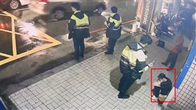 林婦毒駕肇事後準備接受警方毒測。（圖／翻攝畫面）