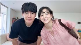 金武烈和老婆尹昇娥的愛情故事超級甜，兩人也經常放閃。（圖／翻攝自IG @doflwl）