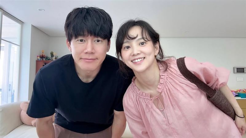 金武烈和老婆尹昇娥的愛情故事超級甜，兩人也經常放閃。（圖／翻攝自IG @doflwl）