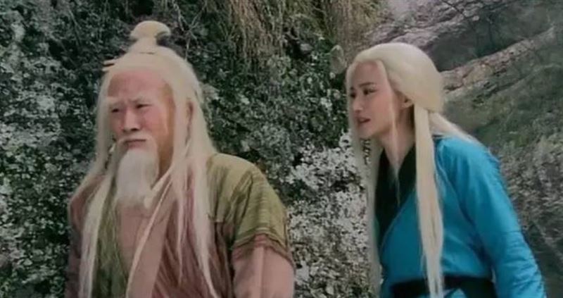 瑛姑把匕首插進丈夫的心口,隨後便一夜白頭,並逃出宮尋找周伯通。(圖/翻攝自百度百科)