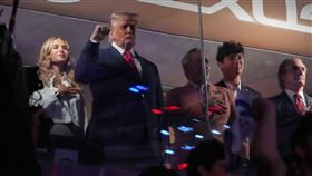 美國總統川普日前現身看NBA總冠軍賽。（圖／美聯社／達志影像）