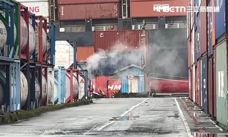 基隆貨櫃「化骨水」外洩!現場緊急封鎖中