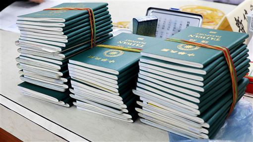 有條件線上申換護照再放寬　這天起就可辦
