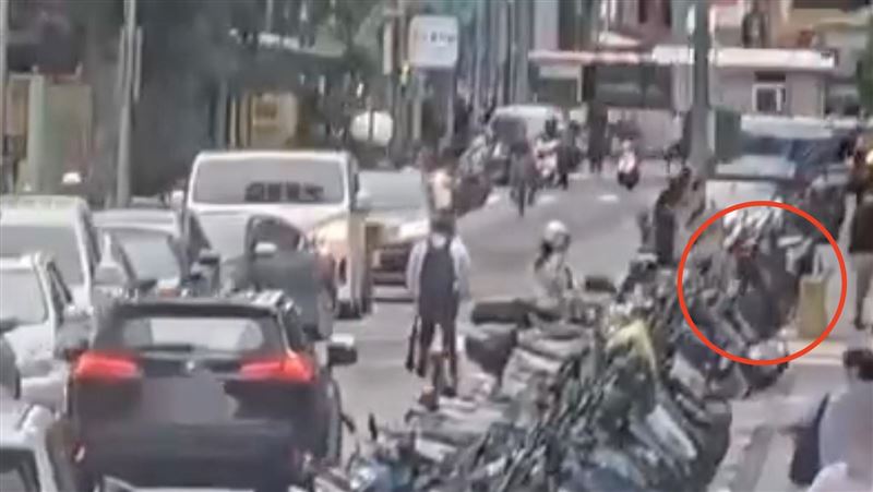 北市大安撞倒機車!塞現金+紙條仍算肇逃