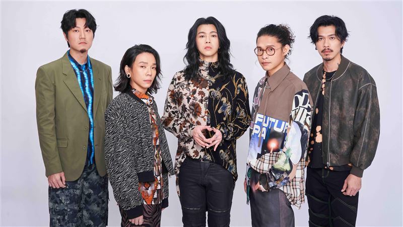才辦完馬戲團演唱會 麋先生公開新身分