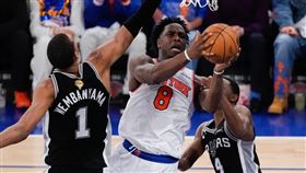 阿努諾比（OG Anunoby）終場前1.2秒的致勝點球，助隊以107：106完成NBA總冠軍賽史上最大逆轉勝。（圖／美聯社／達志影像）