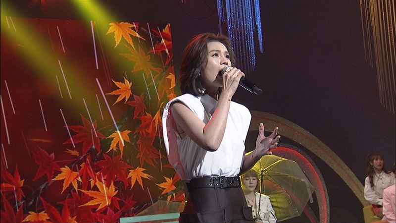 朱海君刻意模仿金曲歌后曾心梅的唱腔，向前輩致敬。(圖／中視提供)