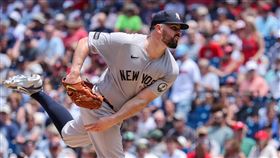 羅登（Carlos Rodon）先發6局失3分，靠隊友火力援護搶勝。（圖／美聯社／達志影像）