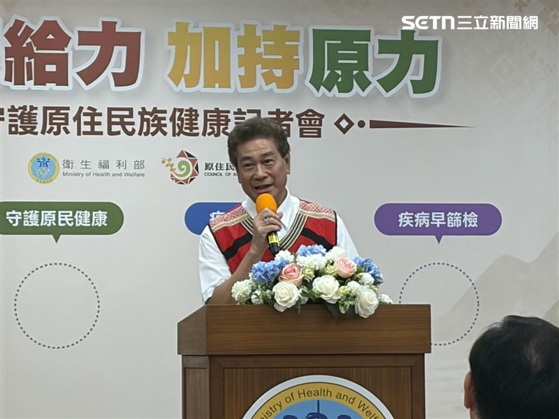 原民會副主委陳義信表示，因帶狀疱疹疫苗很貴，對部落原住民來說是很大負擔，盼明年65歲以上族人納入公費接種對象。（圖／記者簡浩正攝影）
