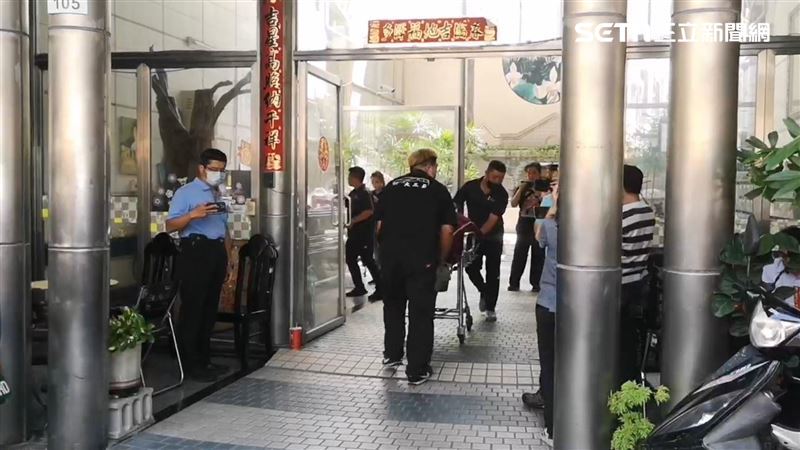 小兄弟一夕間變孤兒,已搬離高雄傷心地,定居花蓮與阿公阿嬤同住,但身心受重創,想到總會自責問阿公、阿嬤「我是不是壞小孩」、「是不是我開門才害爸爸媽媽被殺」?(圖/翻攝畫面)