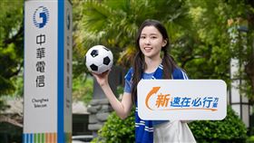 熱血瘋足球！HiNet光世代「速在必行」雙向500M飆網千元有找，申辦抽星宇航空雙人來回機票，再送Hami Point 600點。（圖／中華電信提供） 