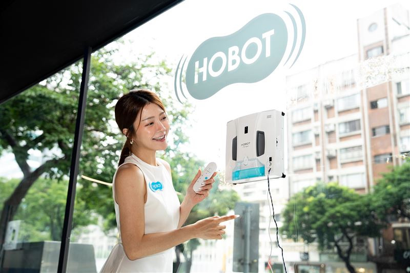 玻妞雙刮刀擦窗機器人HOBOT-SP10。（圖／品牌業者提供）