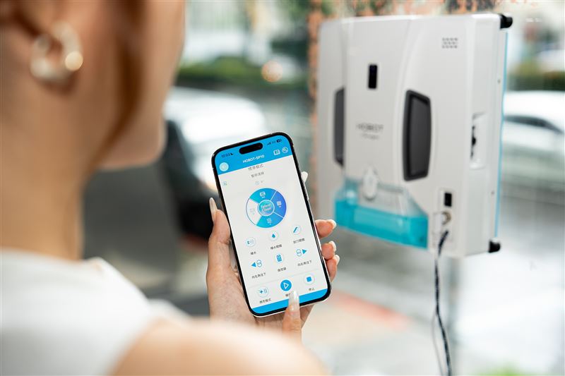 玻妞雙刮刀擦窗機器人HOBOT-SP10內建4種達人清潔模式。（圖／品牌業者提供）