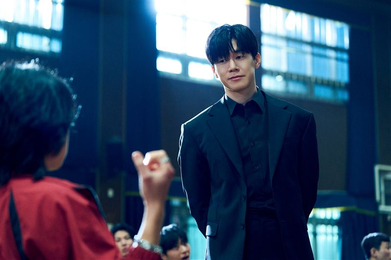 《鐵拳教育》被不少觀眾形容是教育界版《模範計程車》。（圖／Netflix提供）