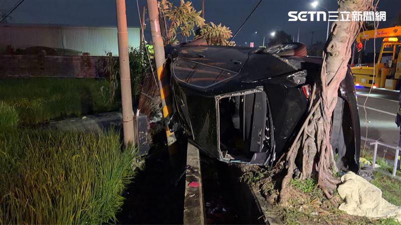 車禍倖存的19歲男子驗出體內有毒品反應，警方從車內搜出K他命毒品。（圖／翻攝畫面）