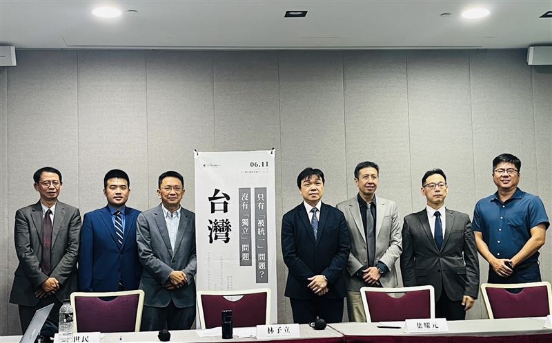 東海大學中國大陸暨區域發展研究中心11日在台大醫院國際會議中心舉辦六月座談會，以《台灣沒有「獨立」問題，只有「被統一」問題》為題，邀學者探討當前台海局勢與兩岸關係發展。 （圖/東海大學中國大陸暨區域發展研究中心提供）