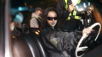 女星北海岸拍MV！沒駕照竟「開車」上路