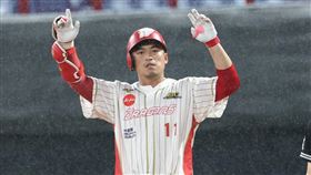朱育賢敲出再見安打。（圖／味全龍提供） 