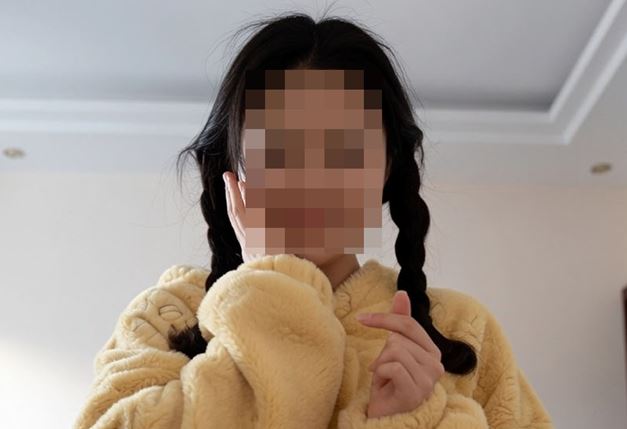 網美媽自摸片誤傳家長群組,影片也在社群瘋傳。(圖/翻攝自X)