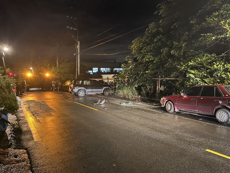 桃園市楊梅區電研路190巷,發生軍用車輛交通事故。(圖/翻攝畫面)