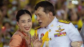 泰王瓦吉拉隆功（Maha Vajiralongkorn）、長女帕差拉吉蒂雅帕公主（Princess Bajrakitiyabha Narendiradebyavati）（圖／美聯社／達志影像）