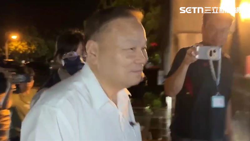 「免費營養午餐」爆發弊案,花蓮縣副縣長顏新章遭約談,12日凌晨以100萬元交保、限制住居及出境出海。(圖/翻攝畫面)