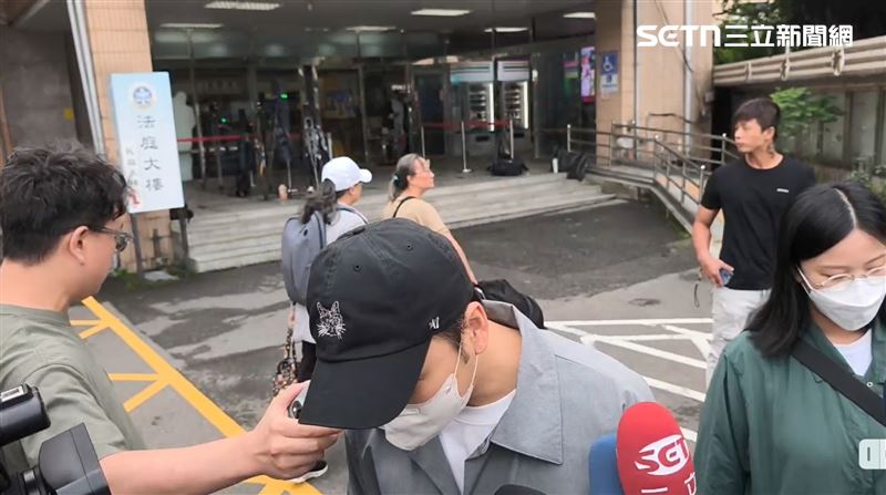 偶像男團Energy的成員書偉替自己的閃兵行為鞠躬道歉。(圖/記者莊淇鈞攝影)