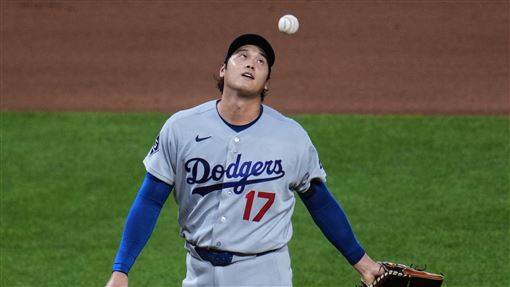 大谷傷投球著地腳　羅伯茲回應二刀流變數