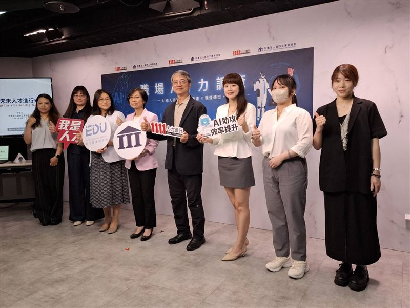 1111人力銀行今（12）日公布最新調查，2023年至2025年應徵AI相關職缺的人數大增102.9%。（圖／記者周佩怡攝影）