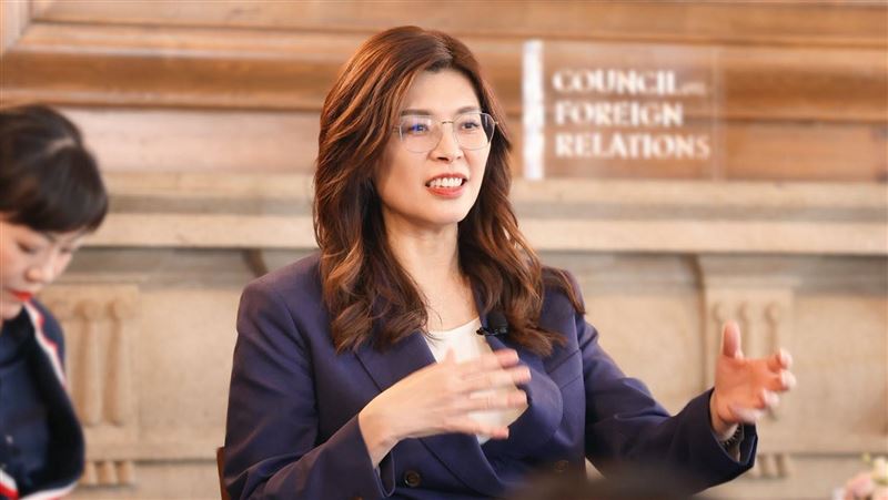 她批鄭麗文赴美自嗨、丟臉:沒見過大場面